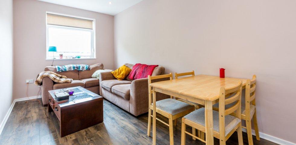 			EXTRA STUDY ROOM, 3 Bedroom, 1 bath, 1 reception Flat			 Viceroy Close, EAST FINCHLEY